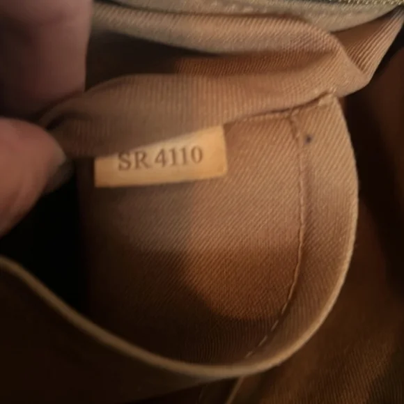 LOUIS VUITTON PALERMO PM WITH CROSSBODY STRAP - Picture 2 of 10